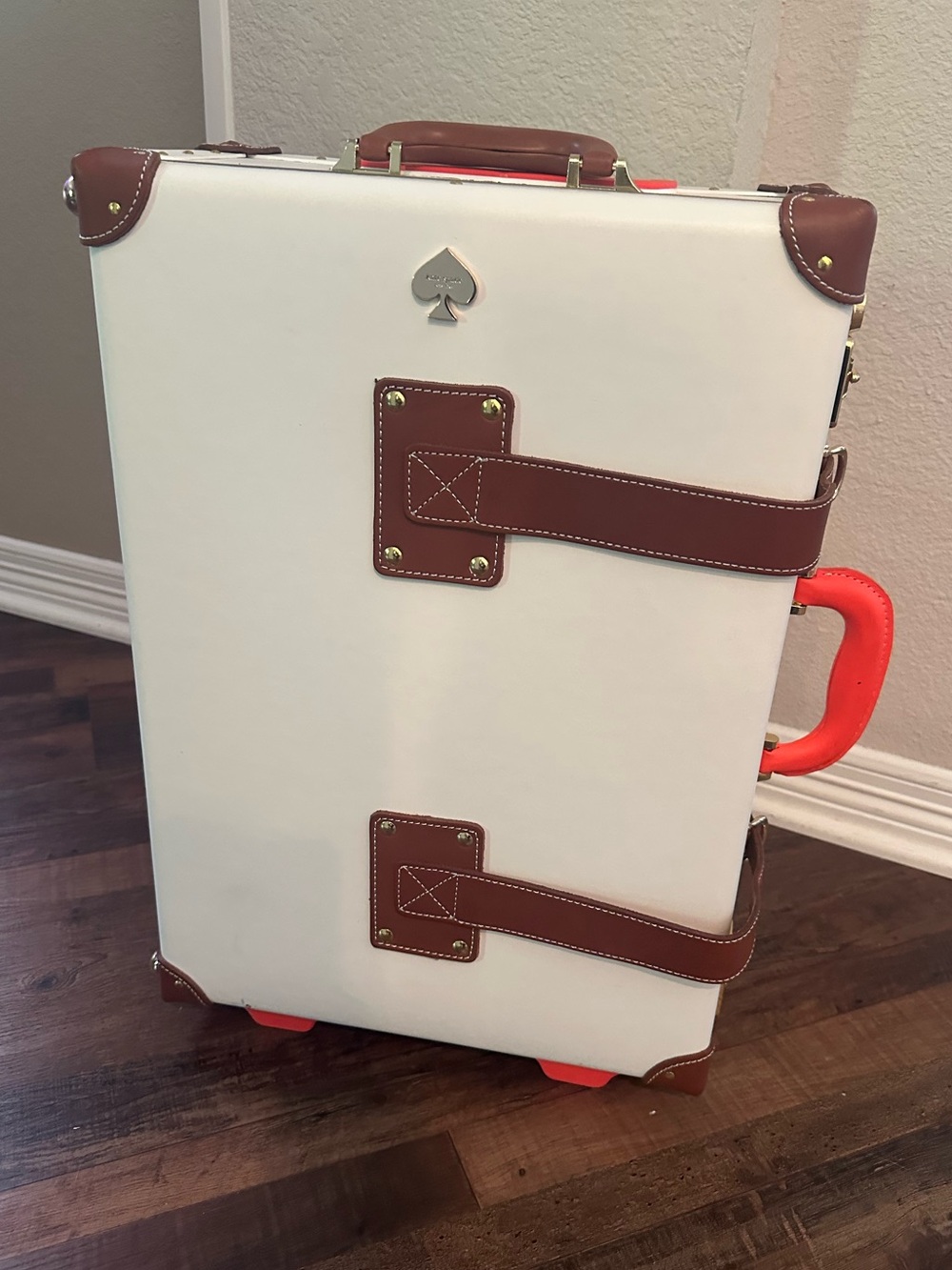 Steamline luggage New Yorker carry on
